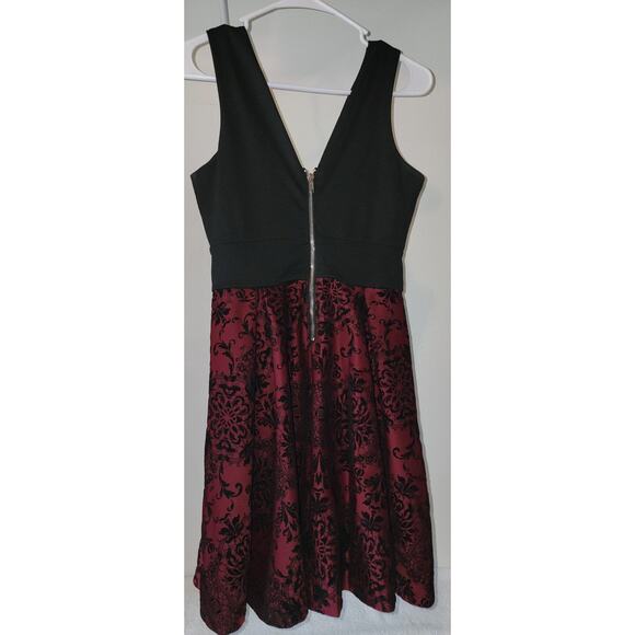 Haute Monde Women's Short Black and Red Velvet Dress Size Medium - Picture 2 of 4